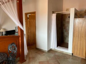 33. Casita Norte Shower